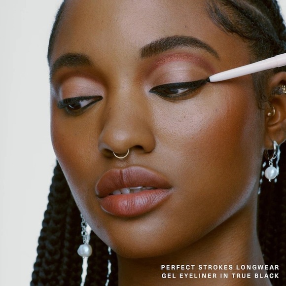 Rare Beauty Perfect Strokes Longwear Gel Eyeliner in True Black - Picture 5 of 7